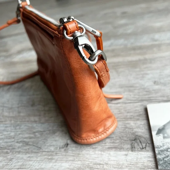 NWT HOBO Convertible Crossbody Clutch - Picture 10 of 16